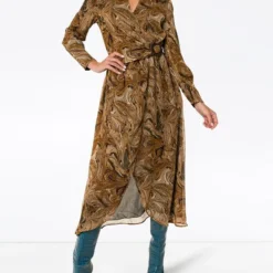 Nanushka Robe Kemper 7 Nanushka Robe Kemper -Promos Vestinia Magasin 344d377a9cc9a51bcf57ab507fd4